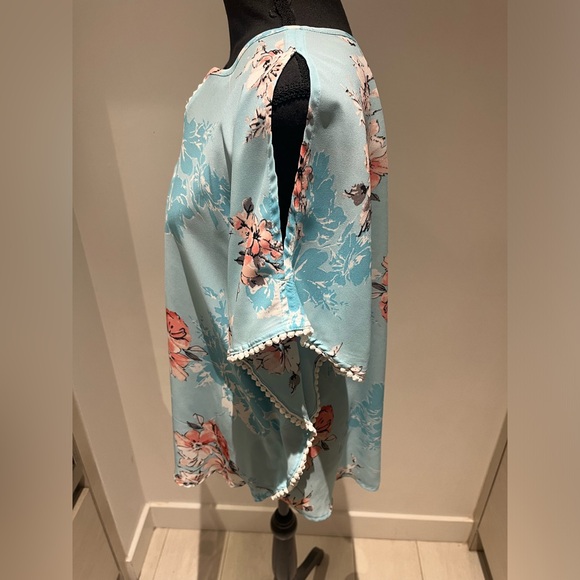 RICKI’S Size Medium Flowered Blouse - Picture 5 of 6